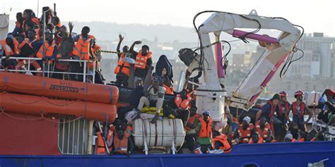 İ­t­a­l­y­a­ ­v­e­ ­M­a­l­t­a­­n­ı­n­ ­a­l­m­a­d­ı­ğ­ı­ ­4­5­0­ ­g­ö­ç­m­e­n­ ­A­k­d­e­n­i­z­­d­e­ ­m­a­h­s­u­r­